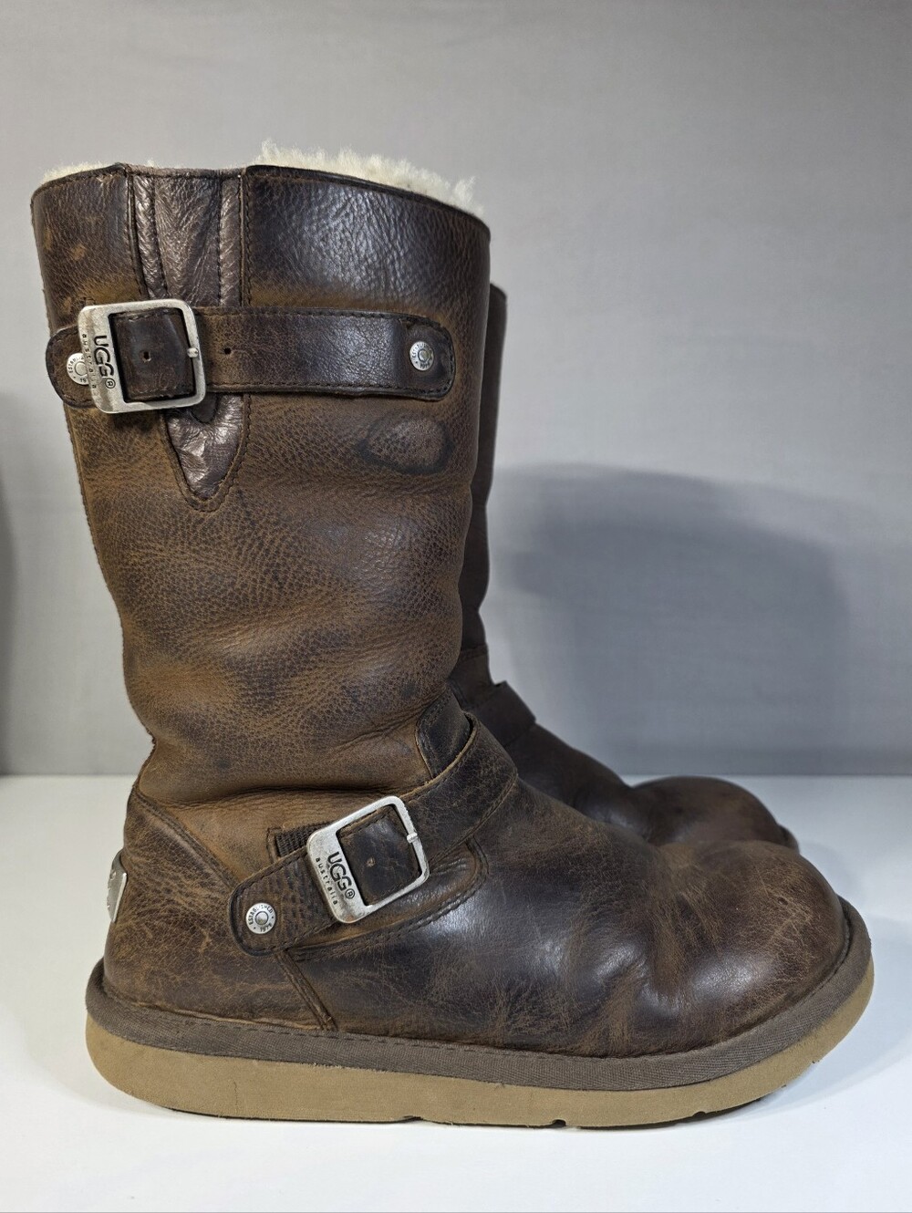 UGG Kensington Y2K women's leather shearling-lined boots Size 9
